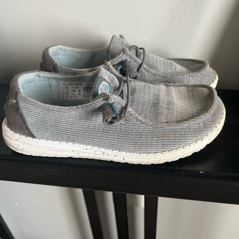 Women’s size 7 Hey Dudes